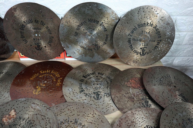 Lochplatten Musik Blechplatten 30 Stück antik Polyphon 28cm