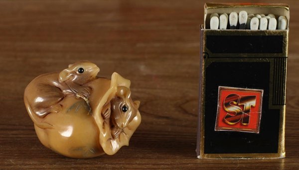 Asiatika Netsuke Tagua Nuss Maus signiert