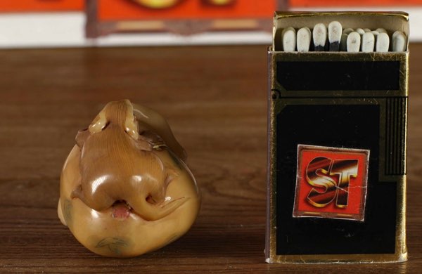 Asiatika Netsuke Tagua Nuss Maus signiert