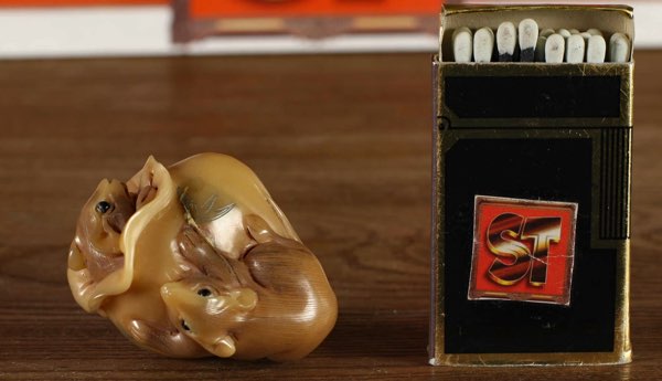 Asiatika Netsuke Tagua Nuss Maus signiert