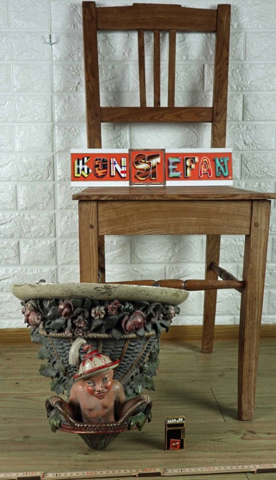 Wandkonsole Chinoiserie antik Mann Hut