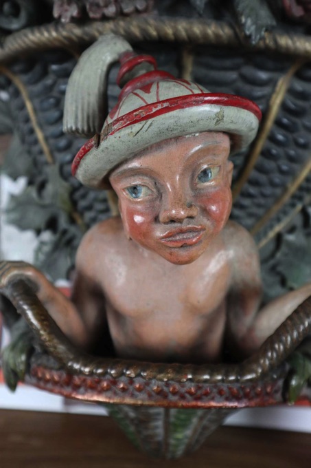 Wandkonsole Chinoiserie antik Mann Hut