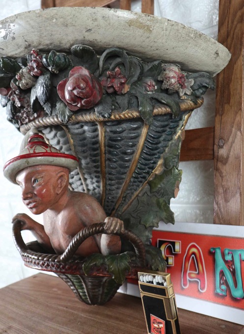 Wandkonsole Chinoiserie antik Mann Hut