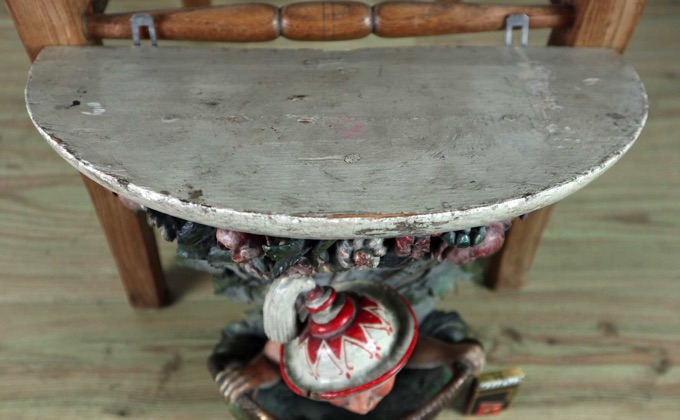 Wandkonsole Chinoiserie antik Mann Hut