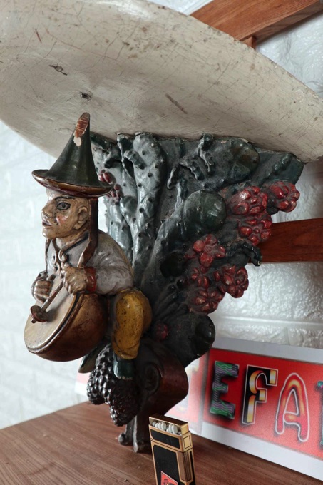Wandkonsole Chinoiserie antik Musikant Trommel