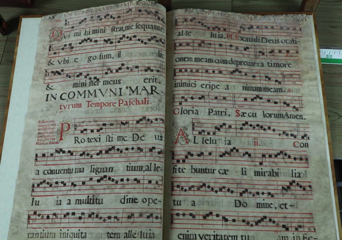 Antiphonar Notenhandschtift antik in communi martyrum tempore paschali