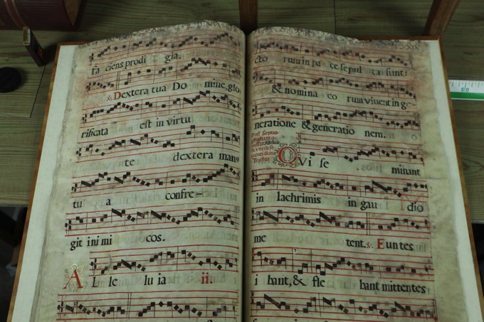 Antiphonar Notenhandschtift antik in communi martyrum tempore paschali