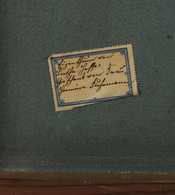 Biedermeier Pastell Gemälde Portrait Edeldame Tracht Kopfbedeckung Herz