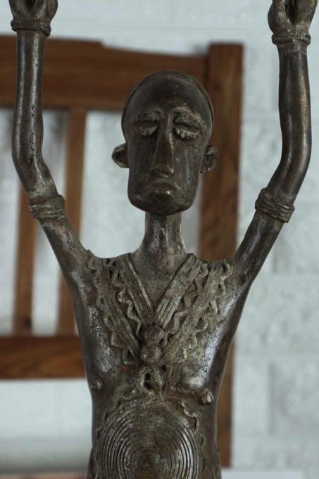 Afrika Paar Bronze Figuren Vere erhobene Arme