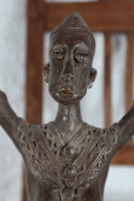 Afrika Paar Bronze Figuren Vere erhobene Arme