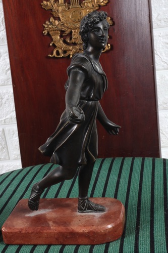 Bronze Skulptur Kugelspielerin Boule Frau Römerin
