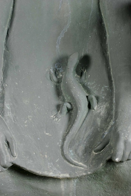 Günter Rossow Bronze Skulptur 80cm Mädchen mit Salamander