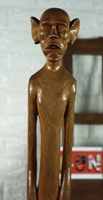 HEK Holzfigur lang dünn Person
