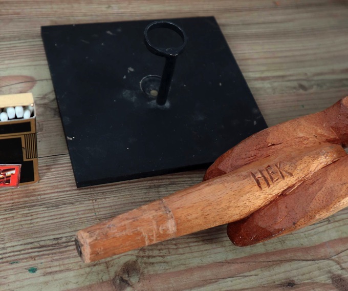 HEK Holzfigur lang dünn Person
