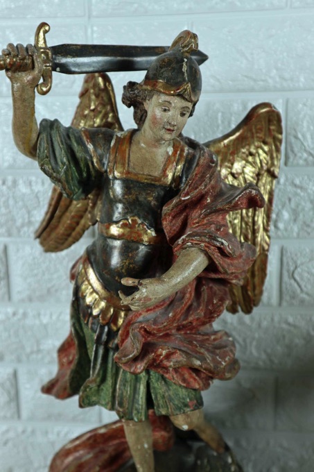 Holzfigur antik heiliger St Michael Drache