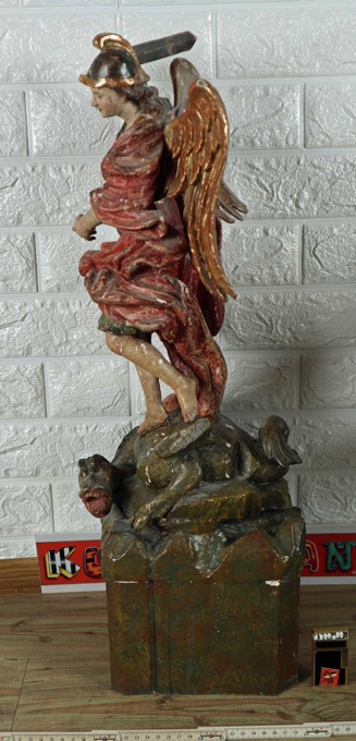Holzfigur antik heiliger St Michael Drache