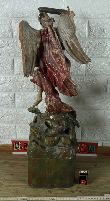 Holzfigur antik heiliger St Michael Drache