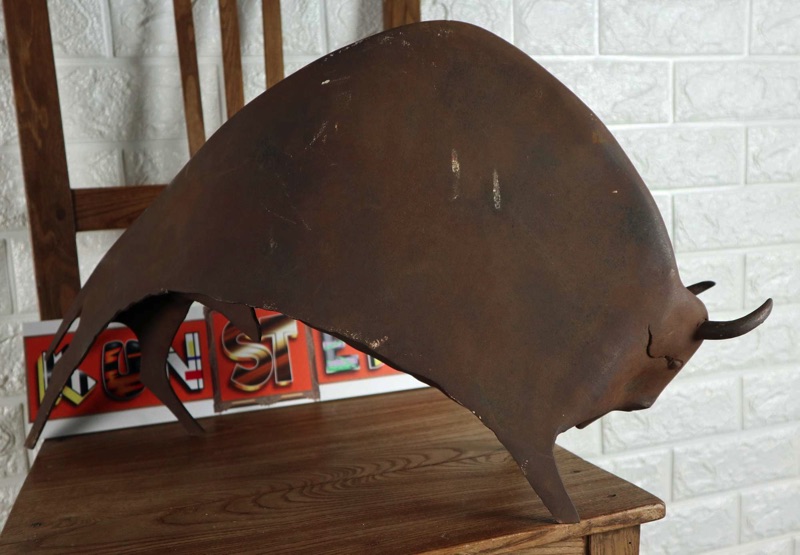 Kurt Schär Skulptur Bison Eisenblech Rostpatina