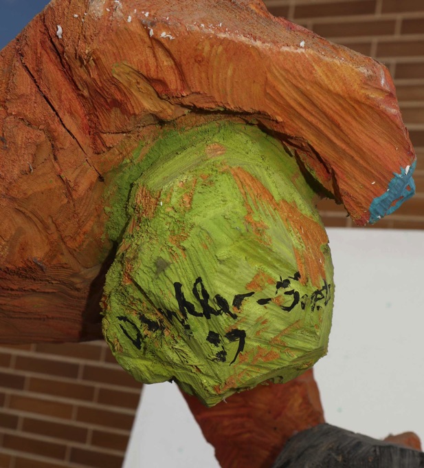 Michael Denkler Gietz Holz Skulptur Tennisspielerin