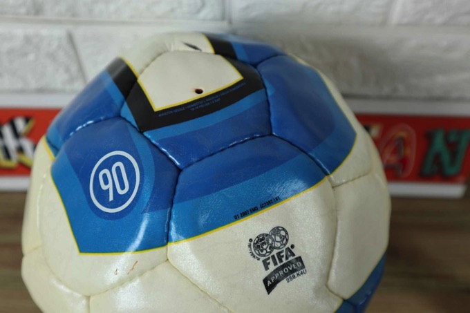 Nike Fussball handsigniert total 90 Aerow II Staatsgeschenk