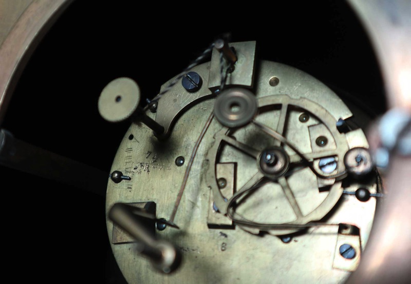 Pendule antik Uhr Pferd