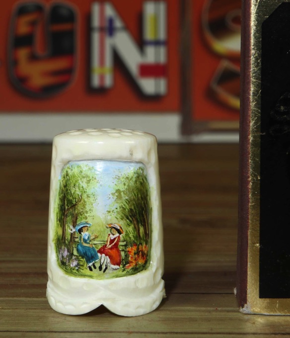 Fingerhut handbemalt signiert E. Trillsam Miniatur mit Rechnung von 1993 thimble