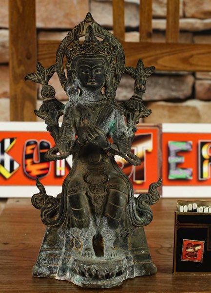 Asiatika Bronze Buddha Gottheit sitzend Figur Skulptur älter oder antik