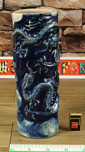 Asiatika antike Vase Drachenvase 35cm hoch rotes Siegel Drachen blau