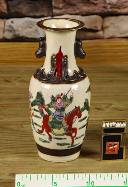 Asiatika Vase älter oder antik China Reiter Pferd Punze Chenghua 20cm hoch 成化年造
