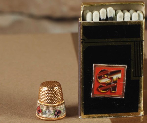 Fingerhut Tombak Messing Petit Point Bordüre mit Rechnung von 1992 thimble