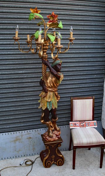 Stehlampe lebensgroß Holz Orientale Mann Füllhorn Kandelaber 206cm hoch Diener