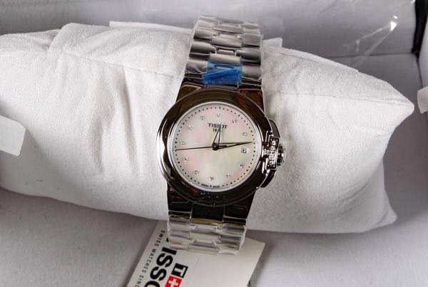 Tissot Damen Armbanduhr neu Diamanten Perlmutt Ziffernblatt T-Lady Sport T080210 2